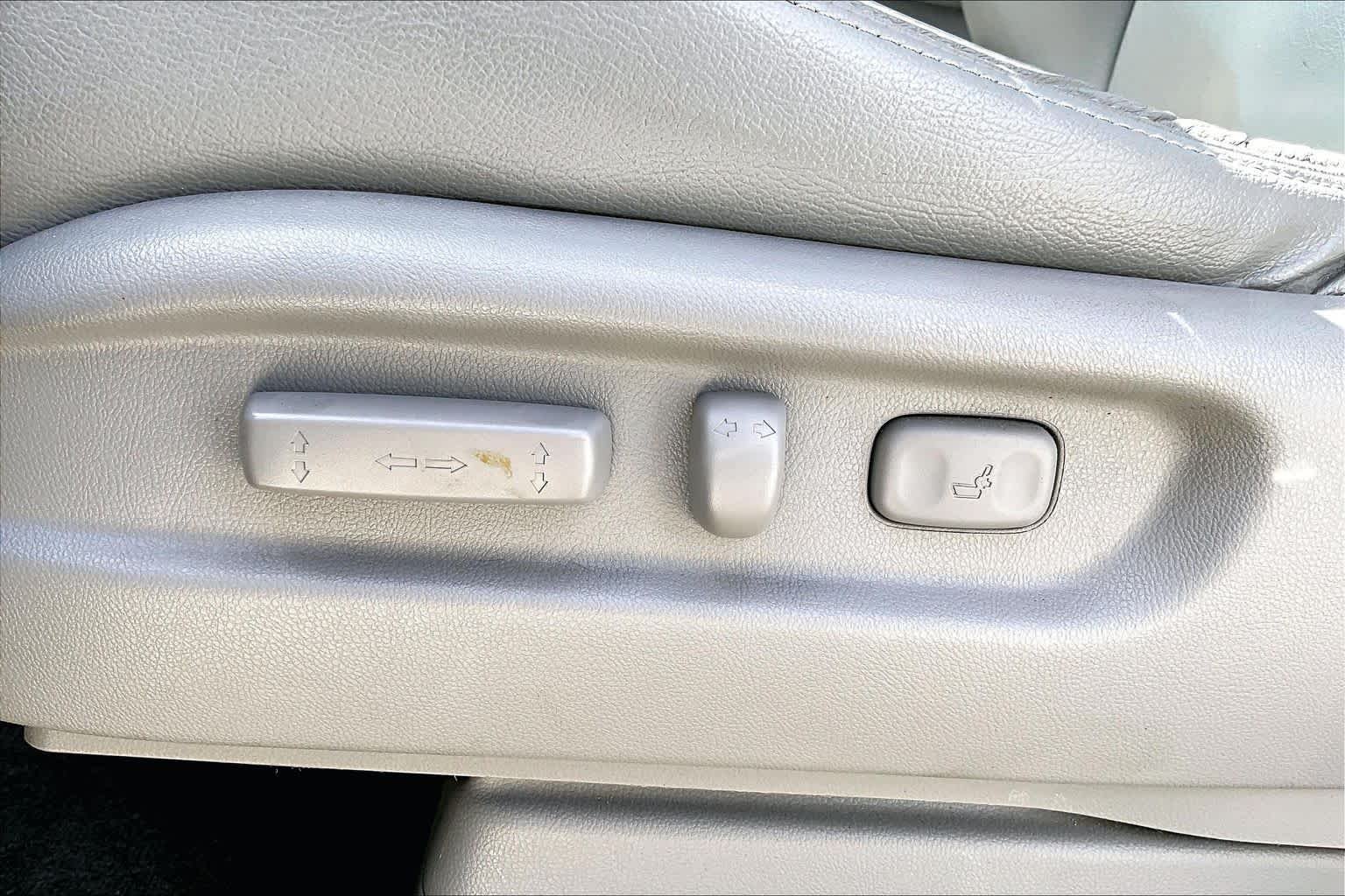Used 2015 Alabaster Silver Metallic Honda EX image 30