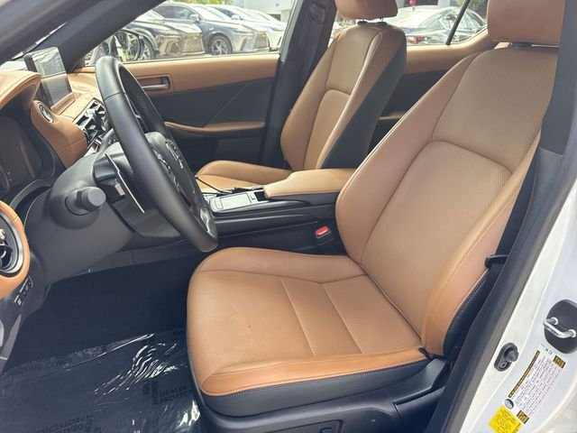 2024 Lexus IS 300 - Photo 11