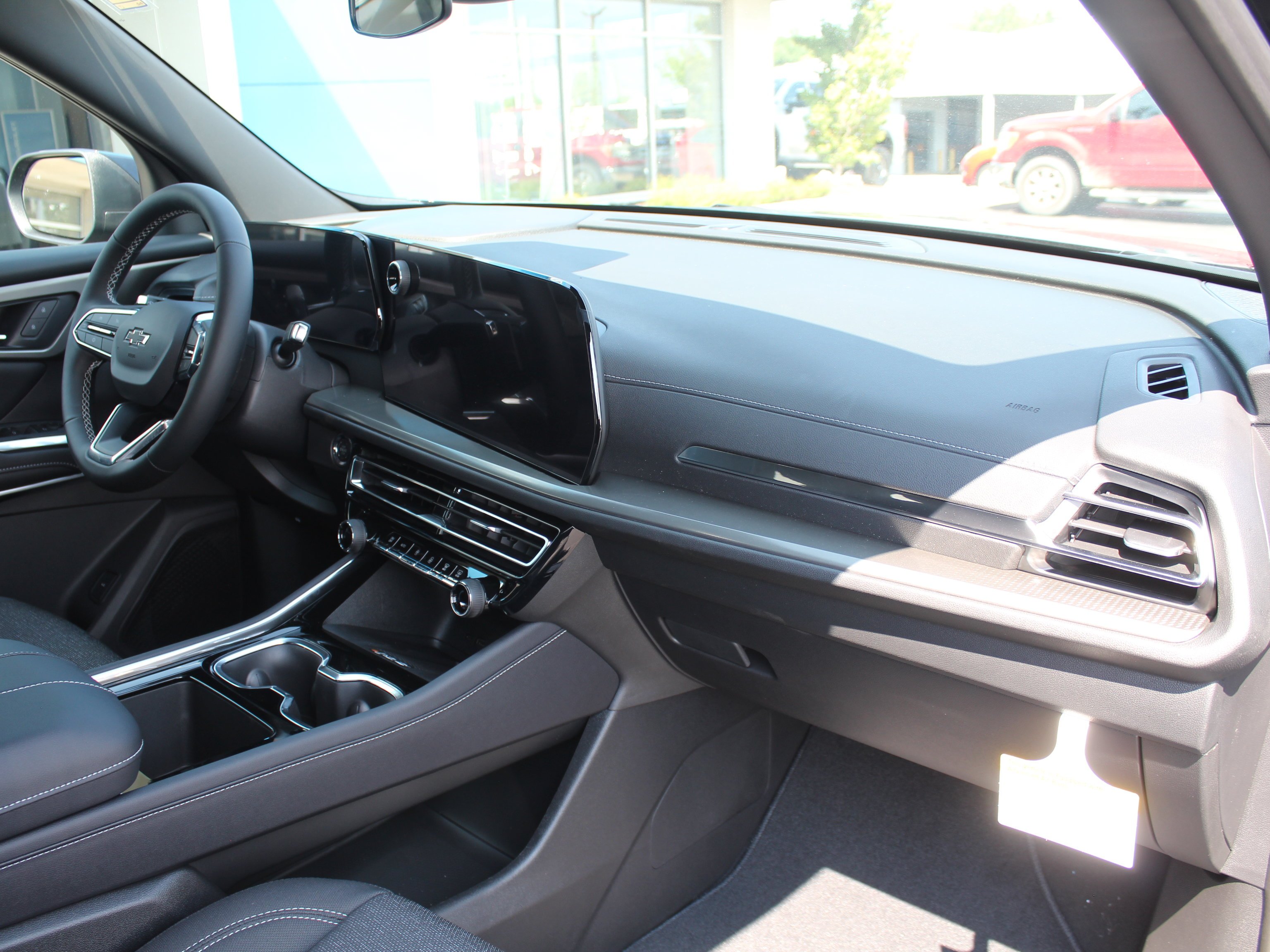 2027 Chevrolet Traverse LT - Photo 14