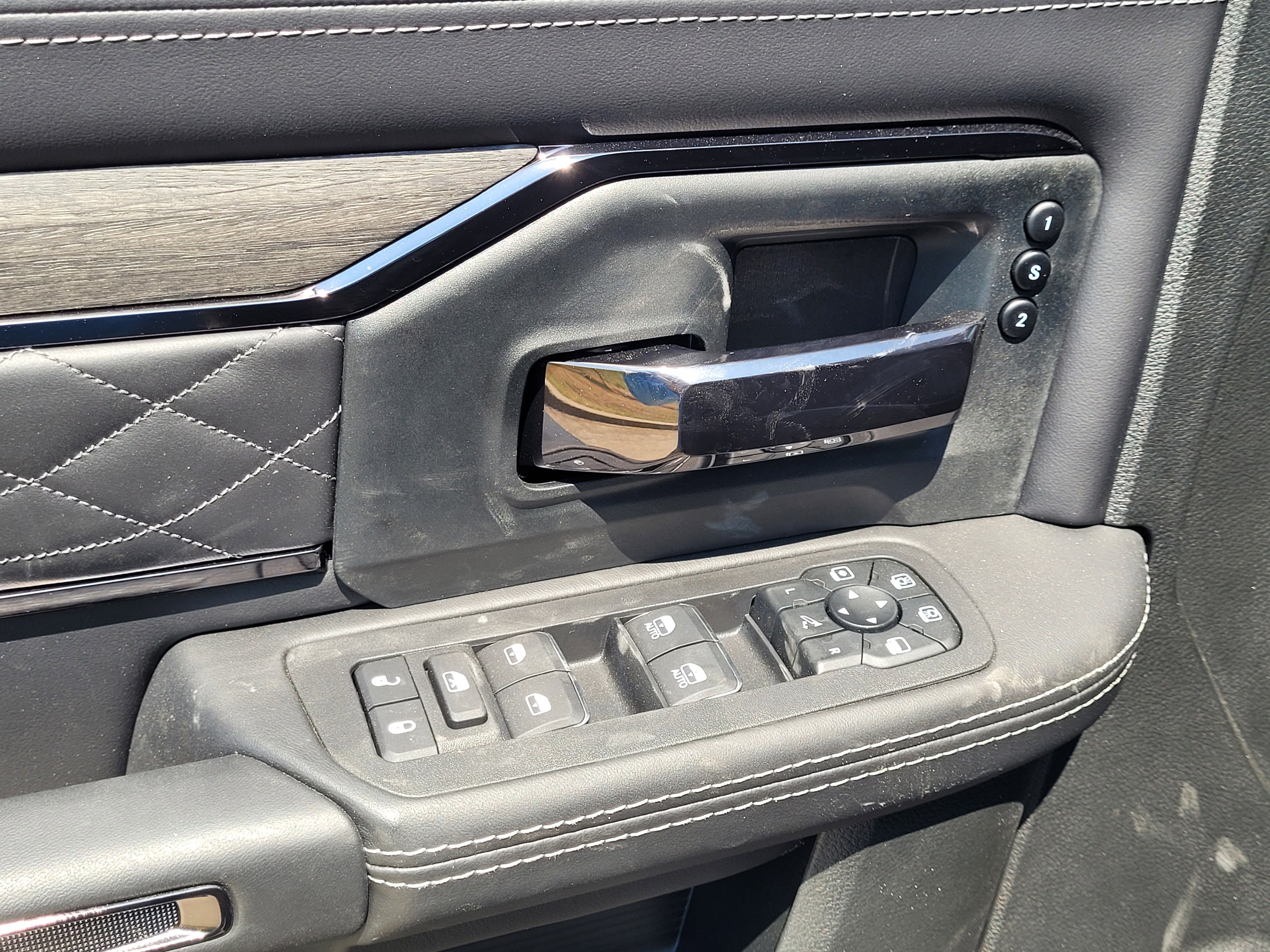 2025 RAM 3500 Limited - Photo 10