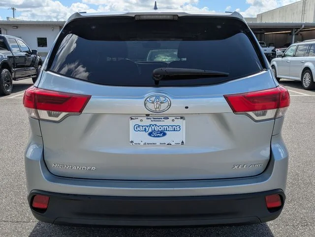 Certified Used 2018 Silver Toyota XLE image 4