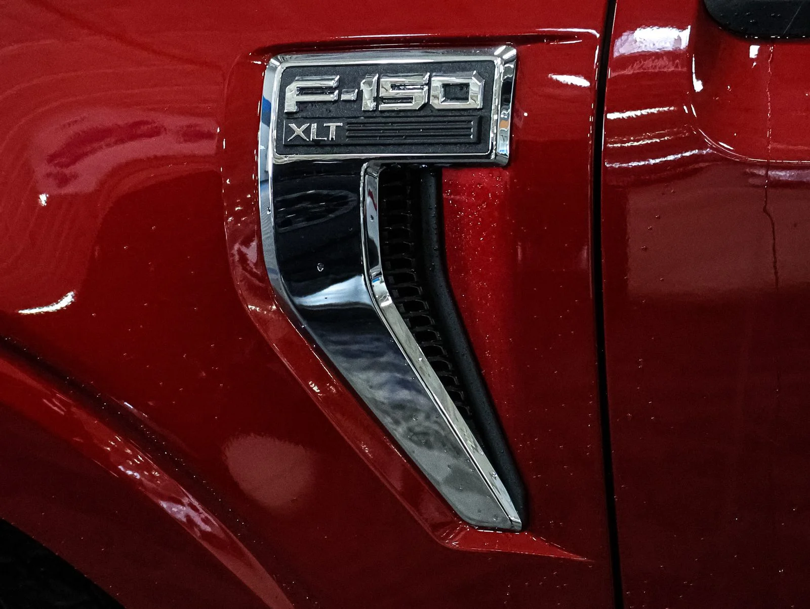 New 2026 Ruby Red Metallic Tinted Clearcoat Ford XLT image 19