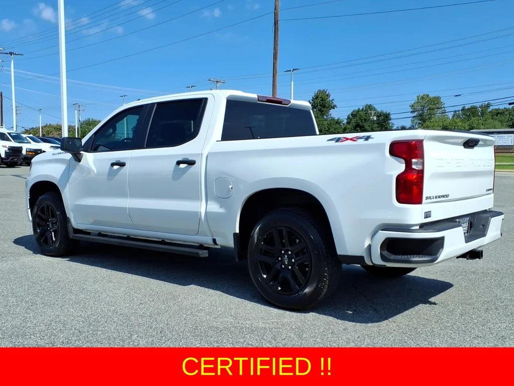 Used 2025 White Chevrolet Custom image 4