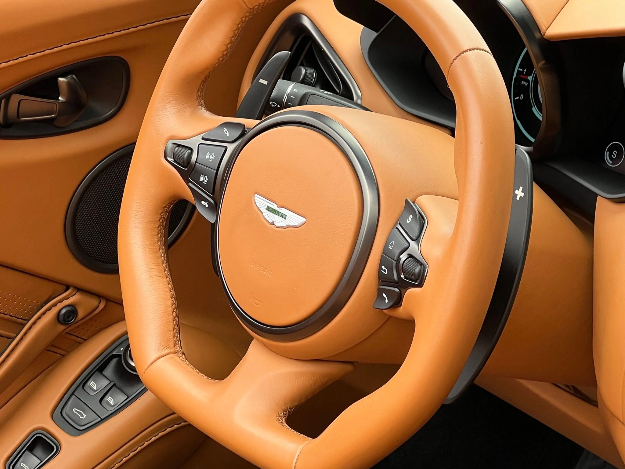 Used 2023 Green Aston Martin  image 21