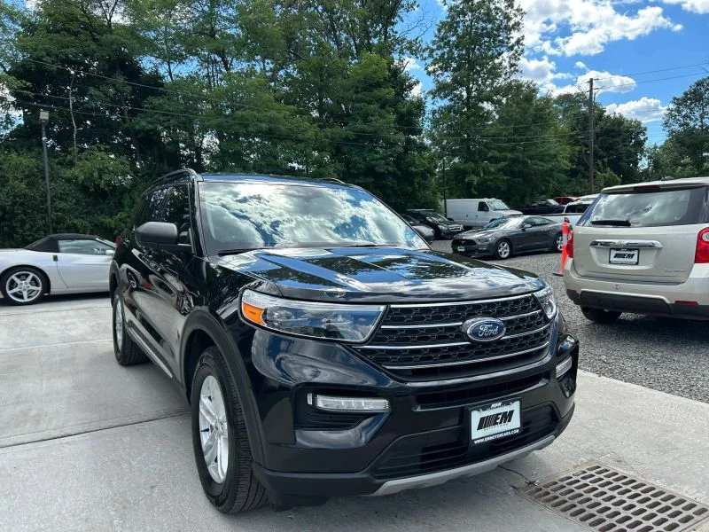 Used 2023 Black Metallic Ford XLT Sport Utility 4D image 16