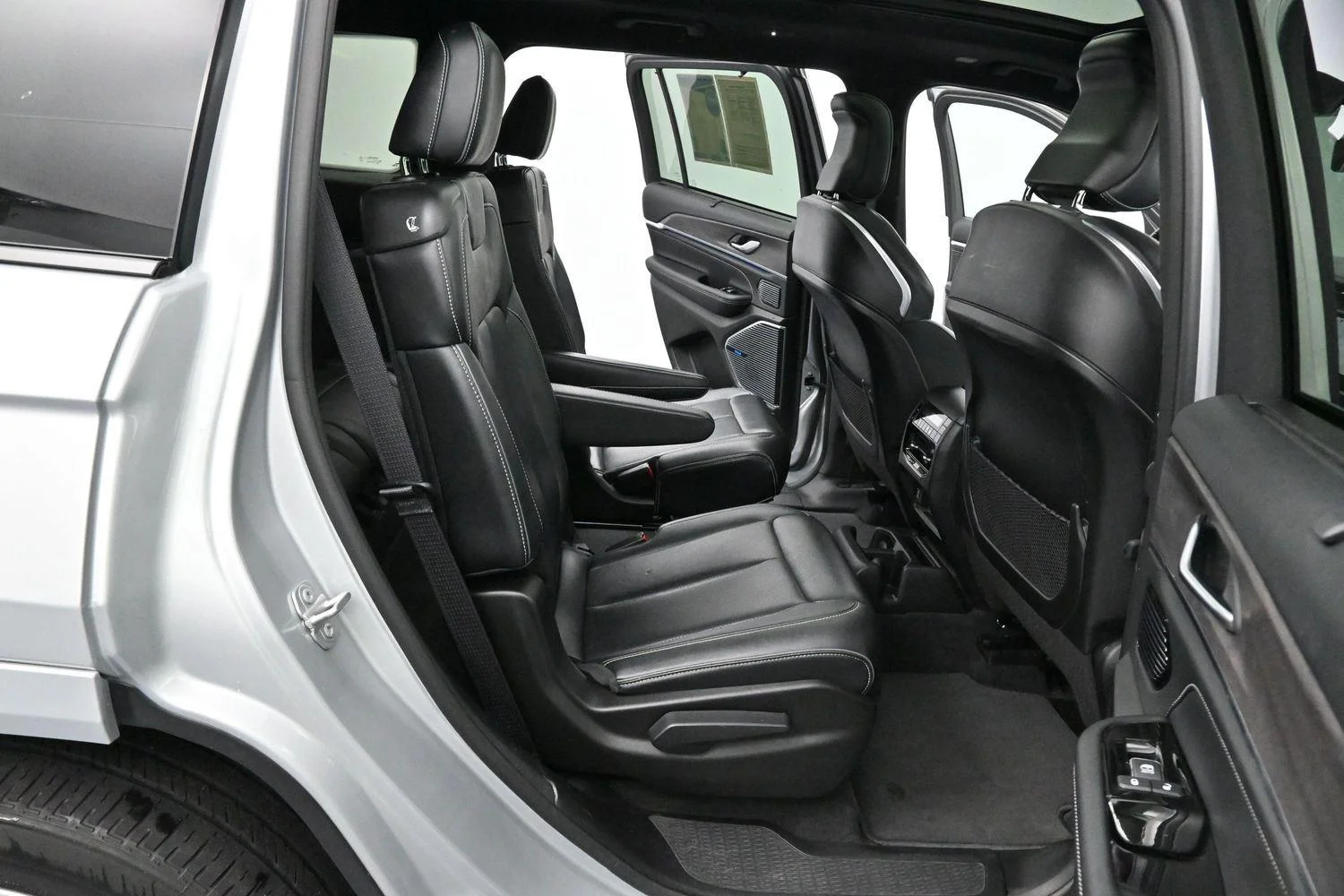 Used 2022 Silver Zynith Jeep Overland image 35