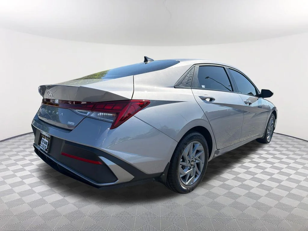 Used 2025 Silver Hyundai Blue image 5