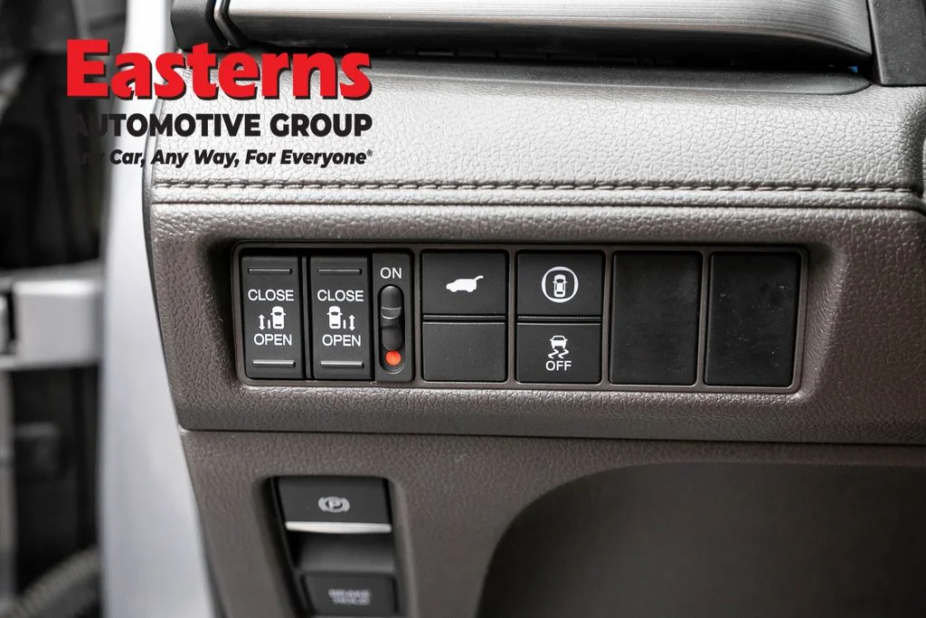 Used 2023 Silver Honda EX-L image 19