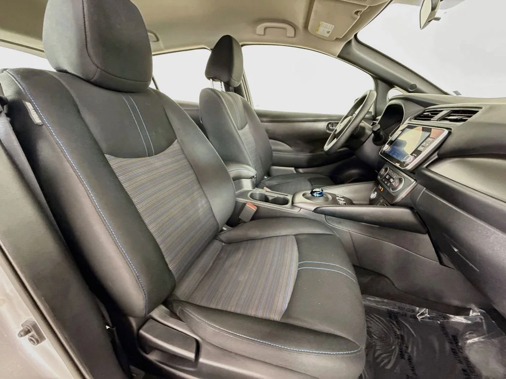 Used 2023 Silver Nissan S image 26