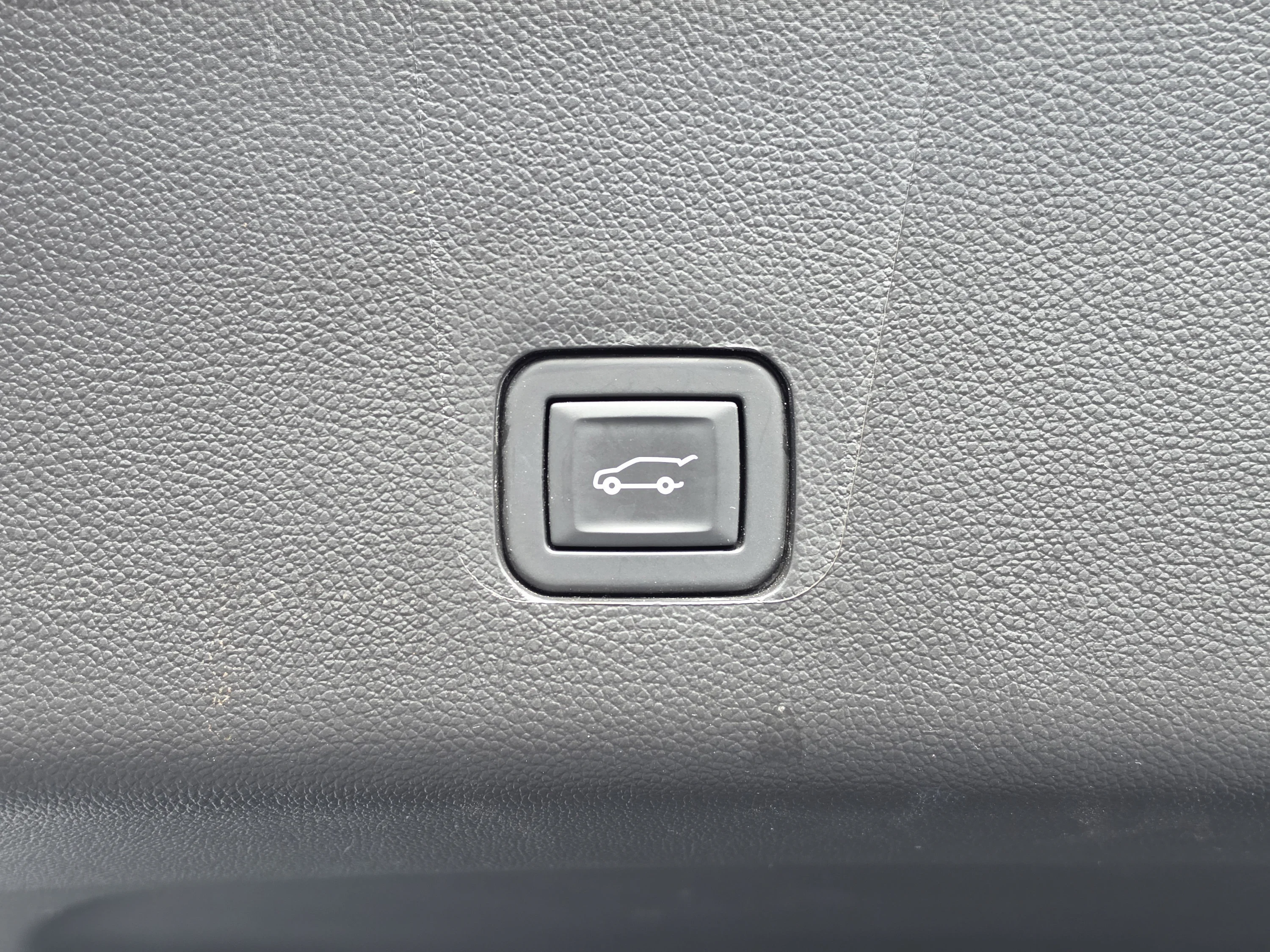 Used 2020 Silver Ice Metallic Chevrolet Premier image 16