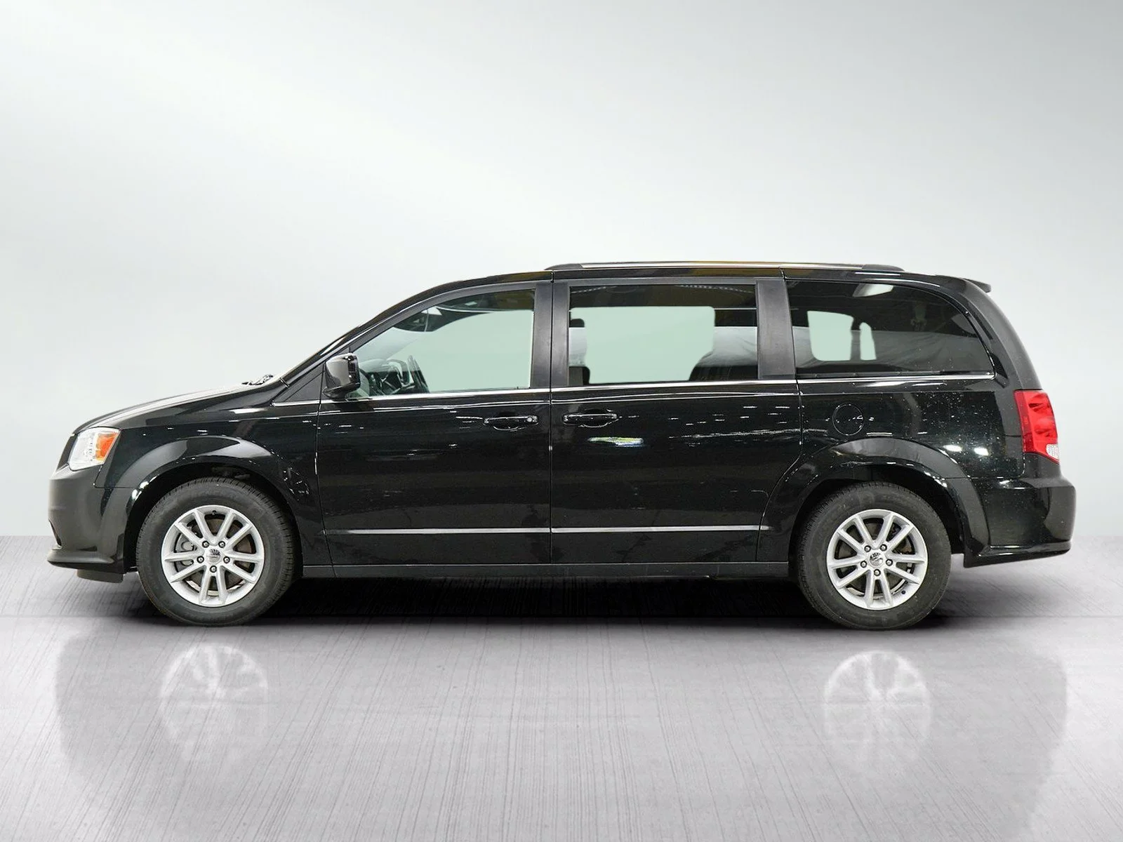 Used 2020 Dodge Grand Caravan SXT with VIN 2C4RDGCG0LR248532 for sale in Minneapolis, Minnesota