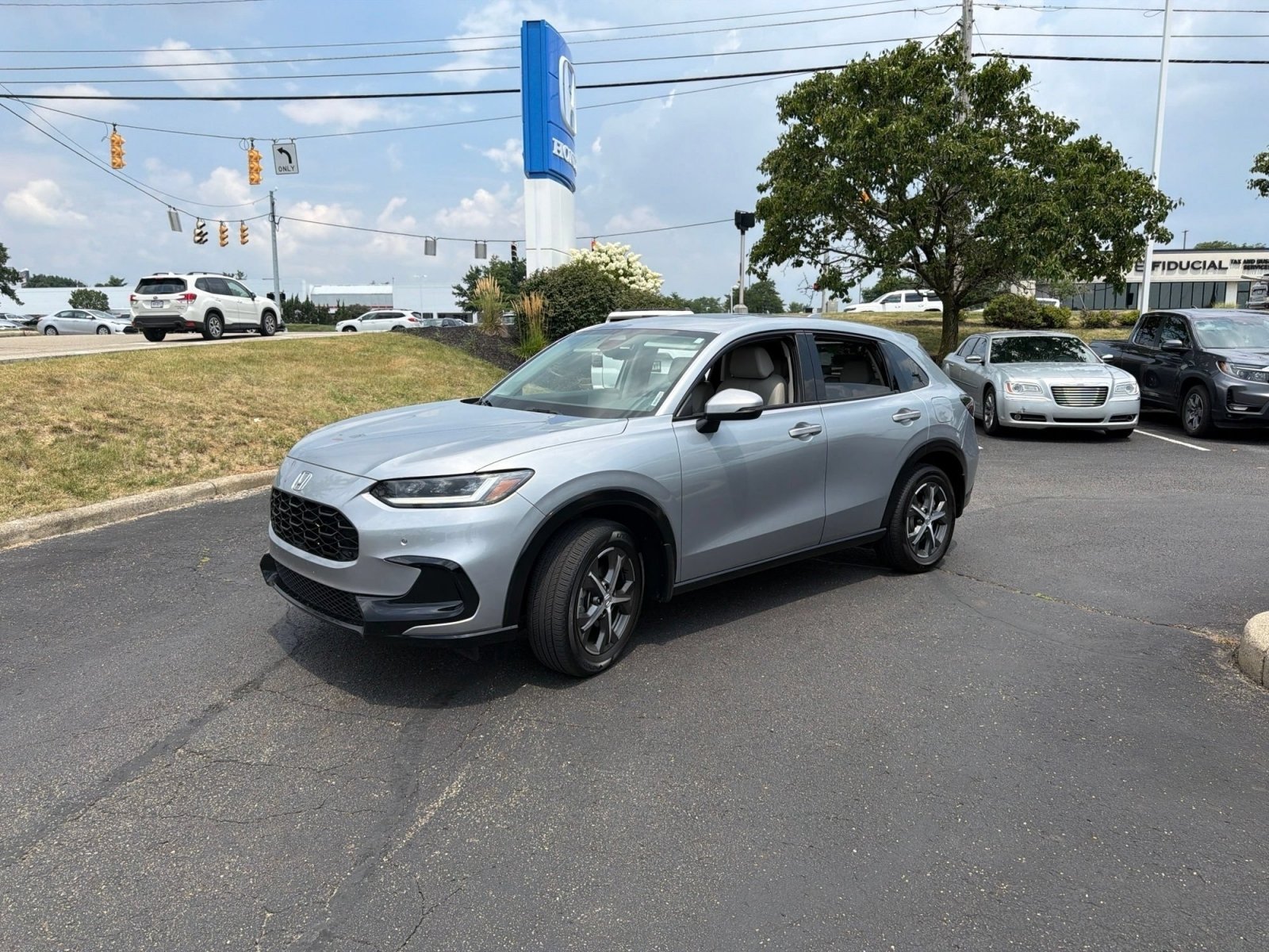 Certified Used 2025 Lunar Silver Metallic Honda EX-L image 9