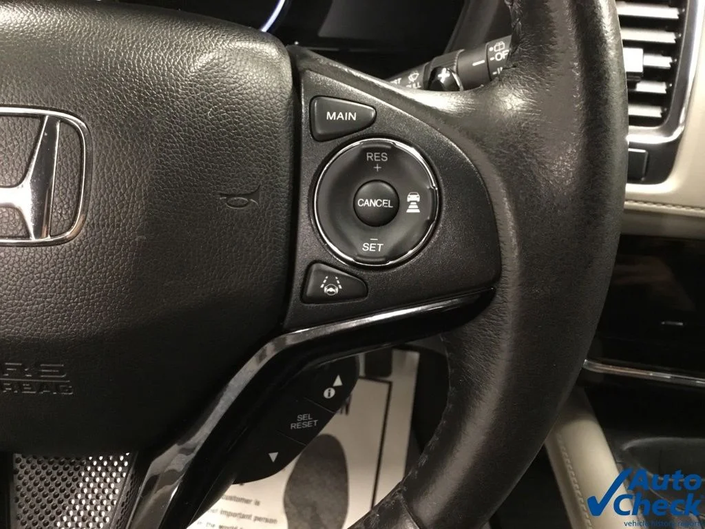 Used 2021 White Honda EX-L image 43