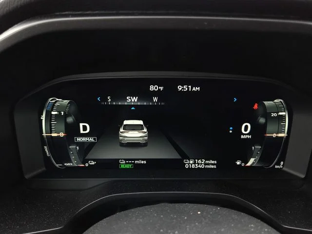 Used 2025 White Mitsubishi  image 22