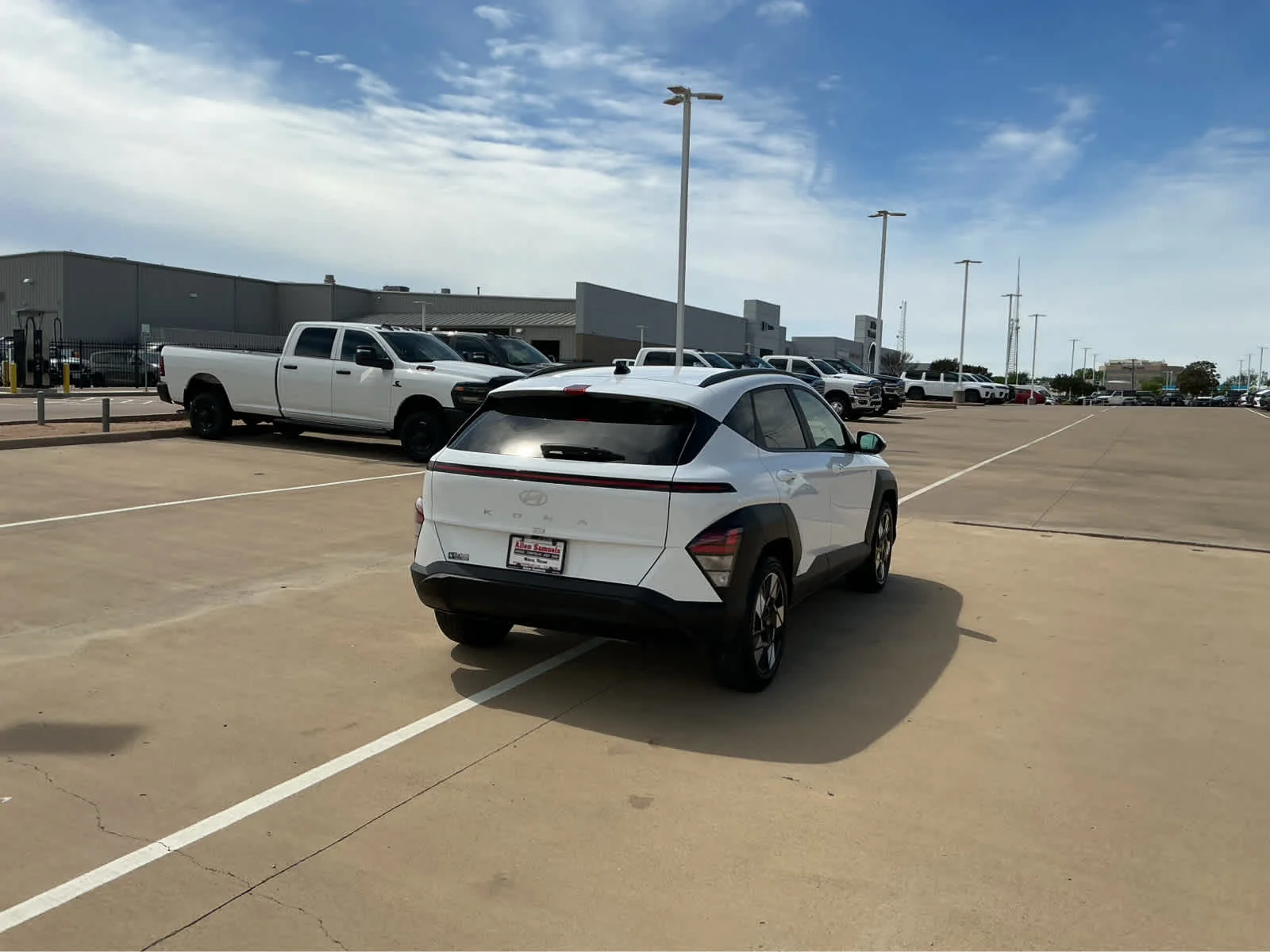 Used 2025 Atlas White Hyundai SEL image 6