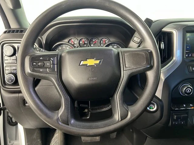 Used 2024 White Chevrolet Custom image 21