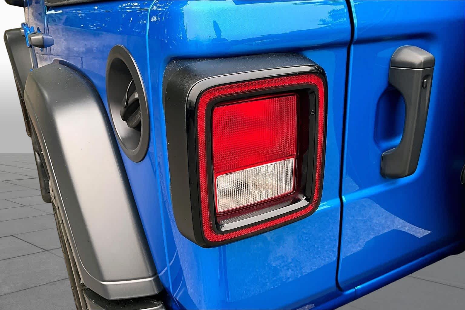 Used 2024 Hydro Blue Pearlcoat Jeep Sport S image 27