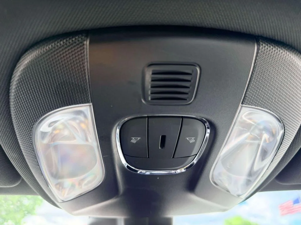 Used 2025 White Jeep Limited image 25