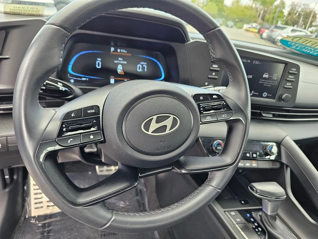 Used 2025 Gray Hyundai SEL Sport image 21