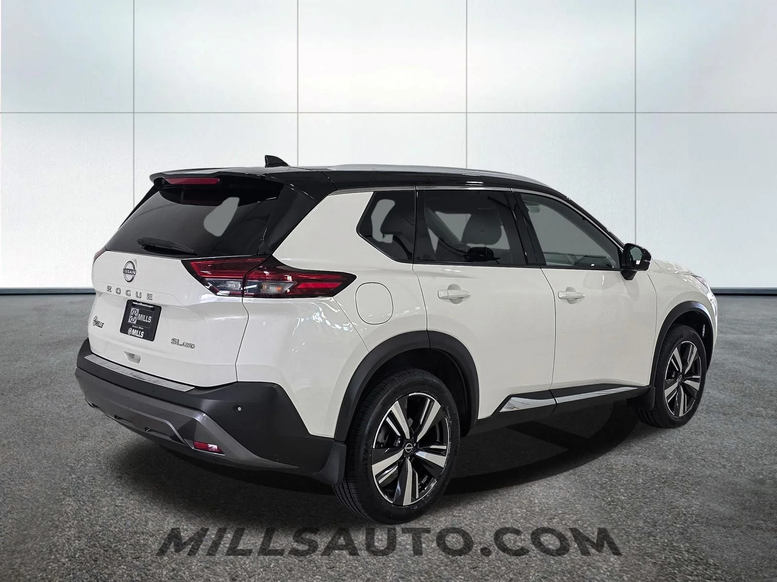 Used 2023 White Nissan SL image 8