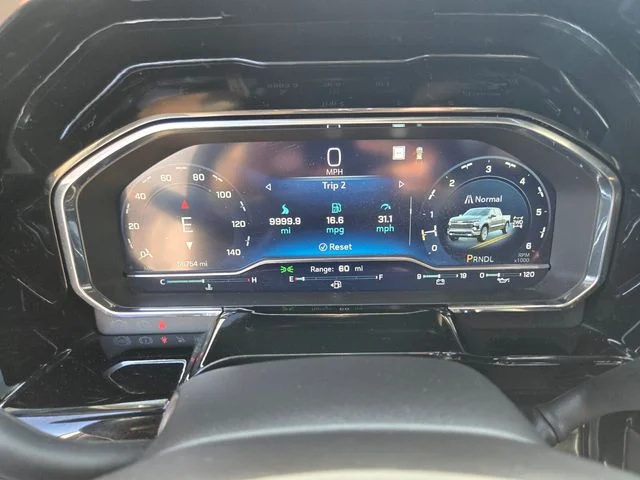 Used 2022 White Chevrolet LT image 33