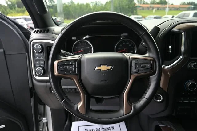 Used 2022 Silver Ice Metallic Chevrolet High Country image 12