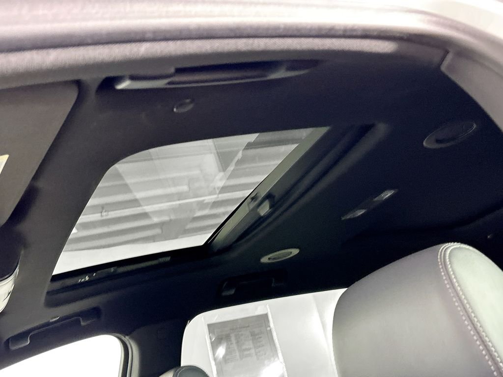 Used 2023 White Buick Essence image 19