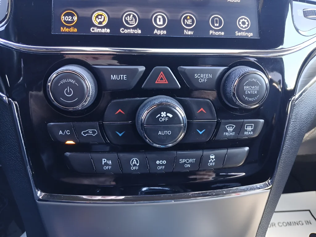 Used 2020 Gray Jeep Limited image 18