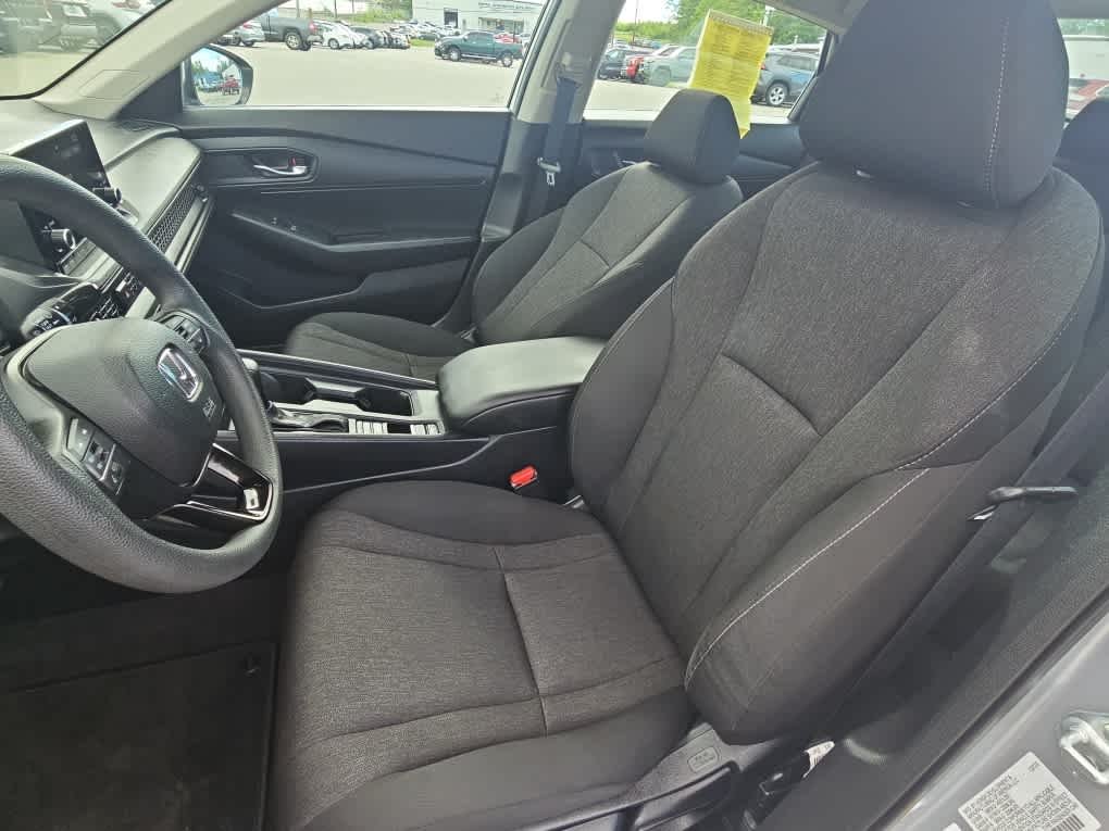 Used 2024 Solar Silver Metallic Honda LX image 7