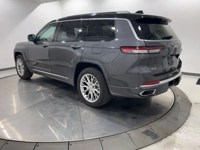 Used 2024 Gray Jeep Summit image 3