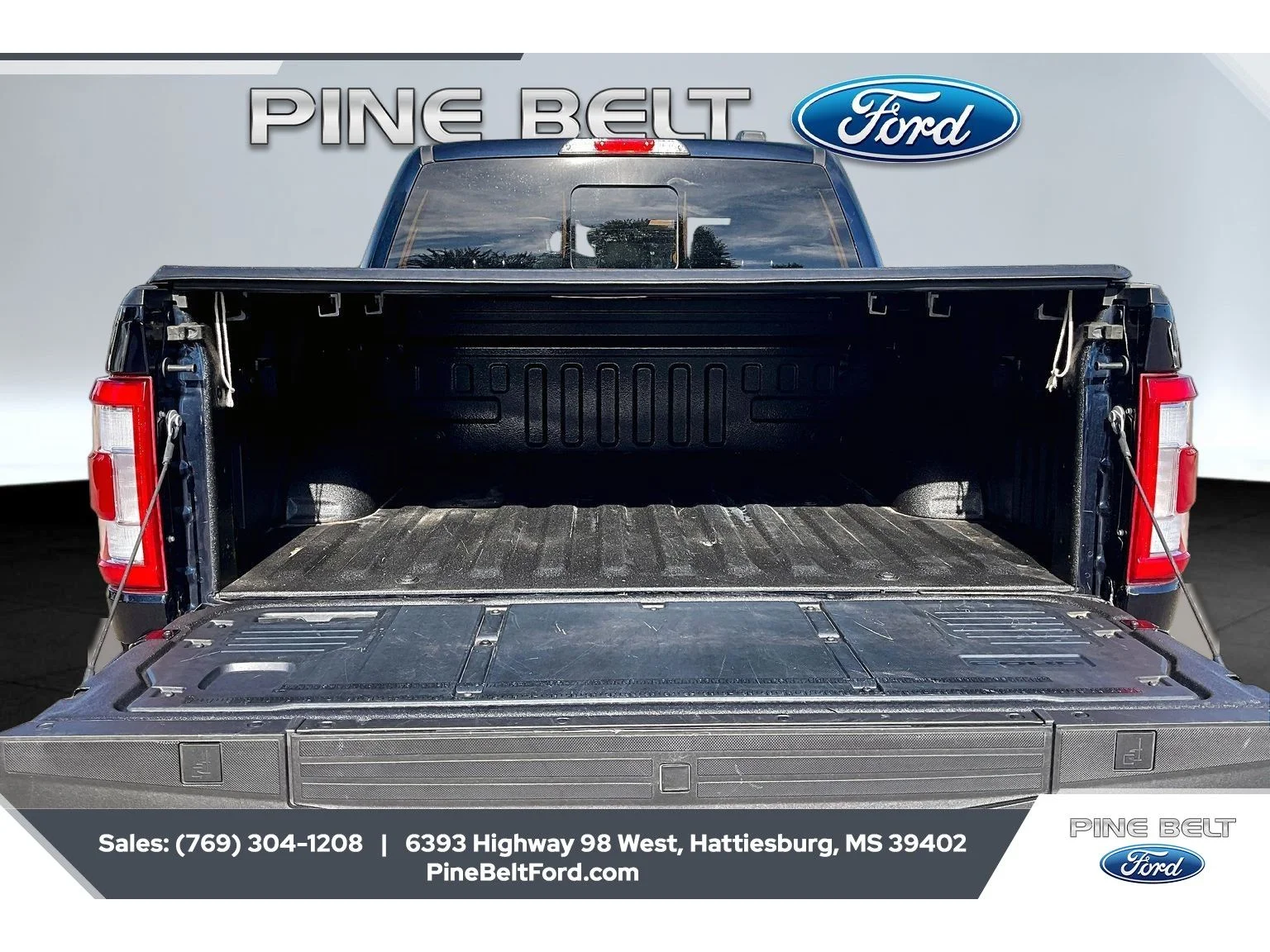 Used 2022 Antimatter Blue Metallic Ford LARIAT image 12