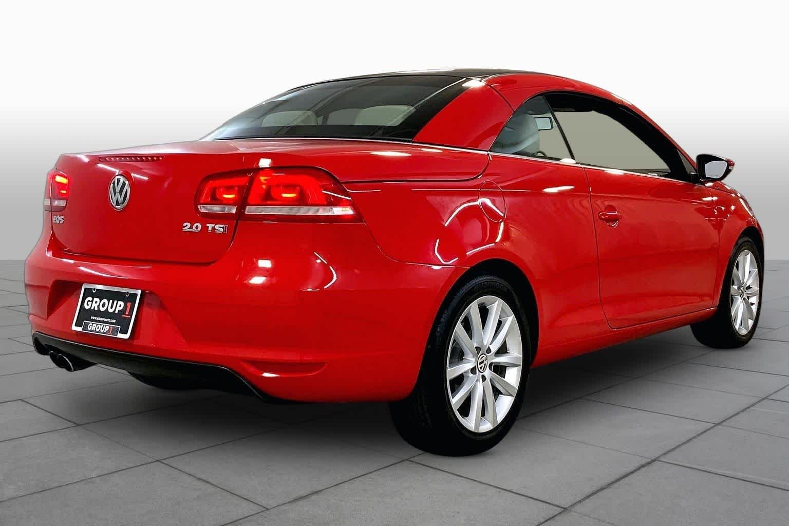 Used 2016 Flash Red Volkswagen Komfort image 13