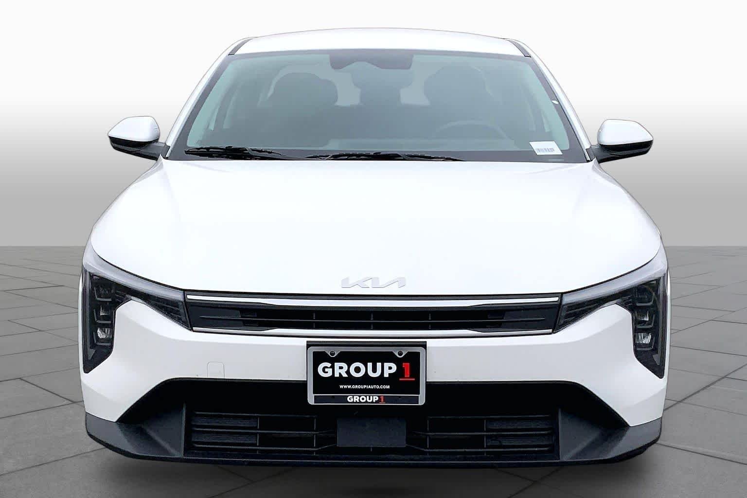 Used 2025 Snow White Pearl Kia LXS image 4