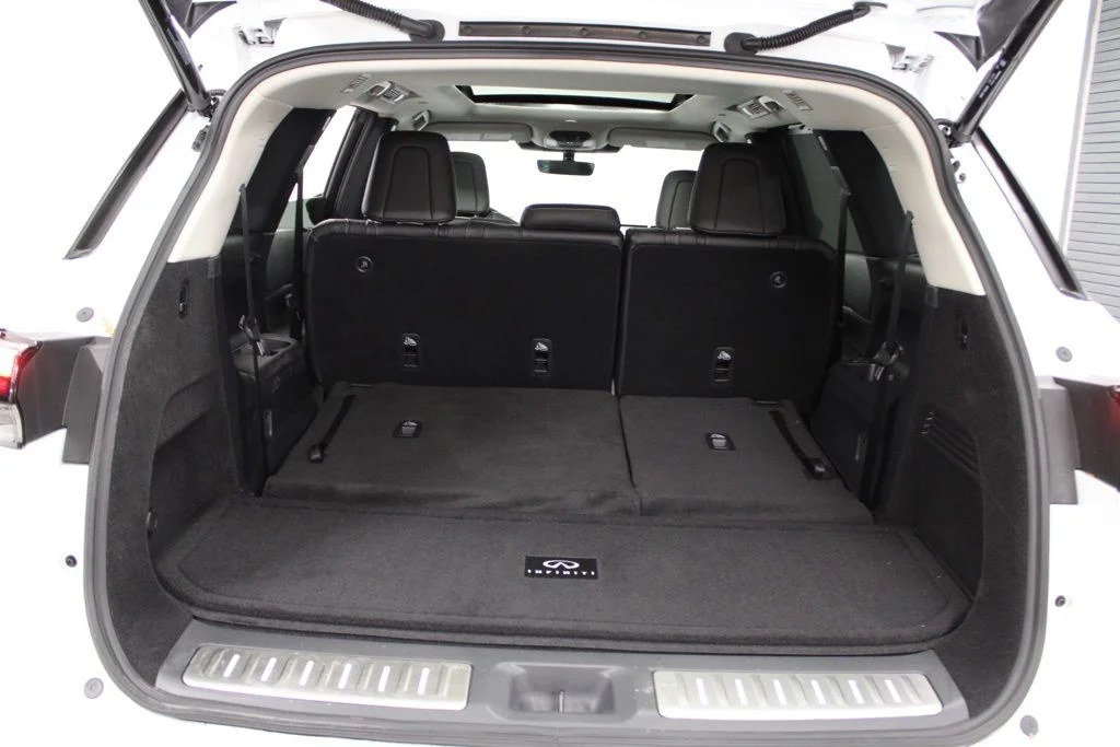 Certified Used 2026 White INFINITI LUXE image 42