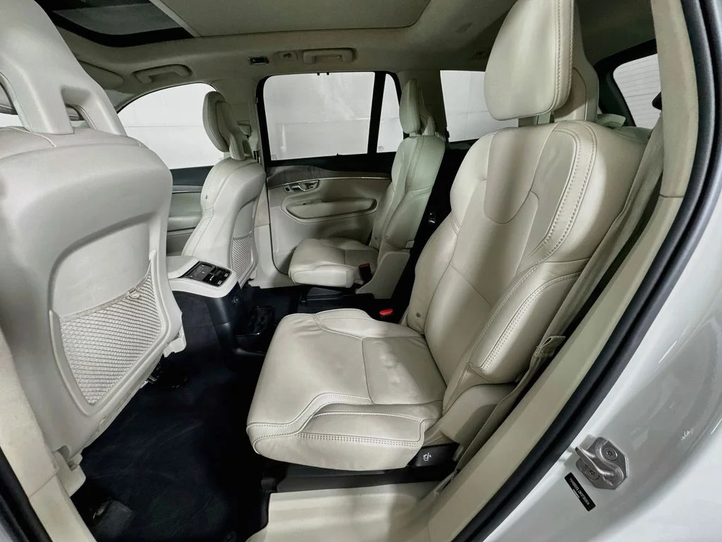 Used 2022 White Volvo T8 Inscription 6 Passenger image 31