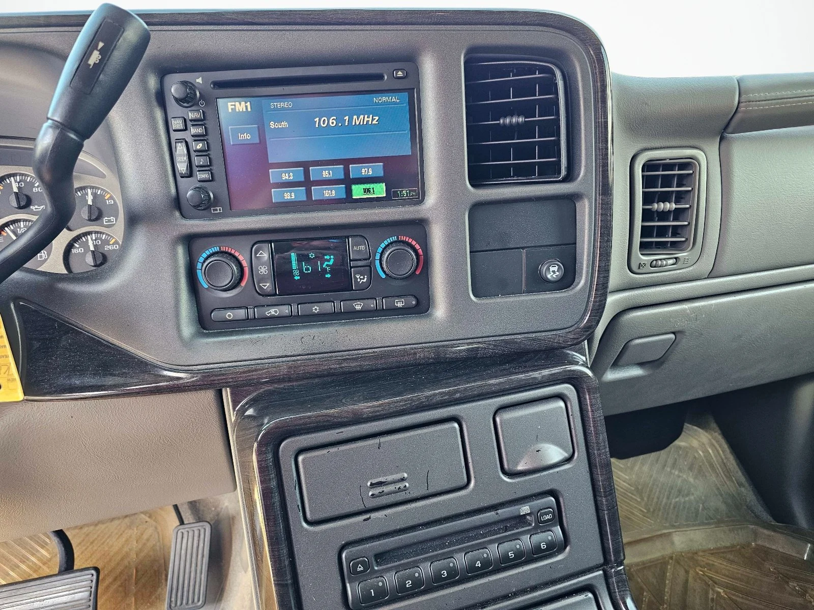 Used 2005 Summit White GMC Denali image 24