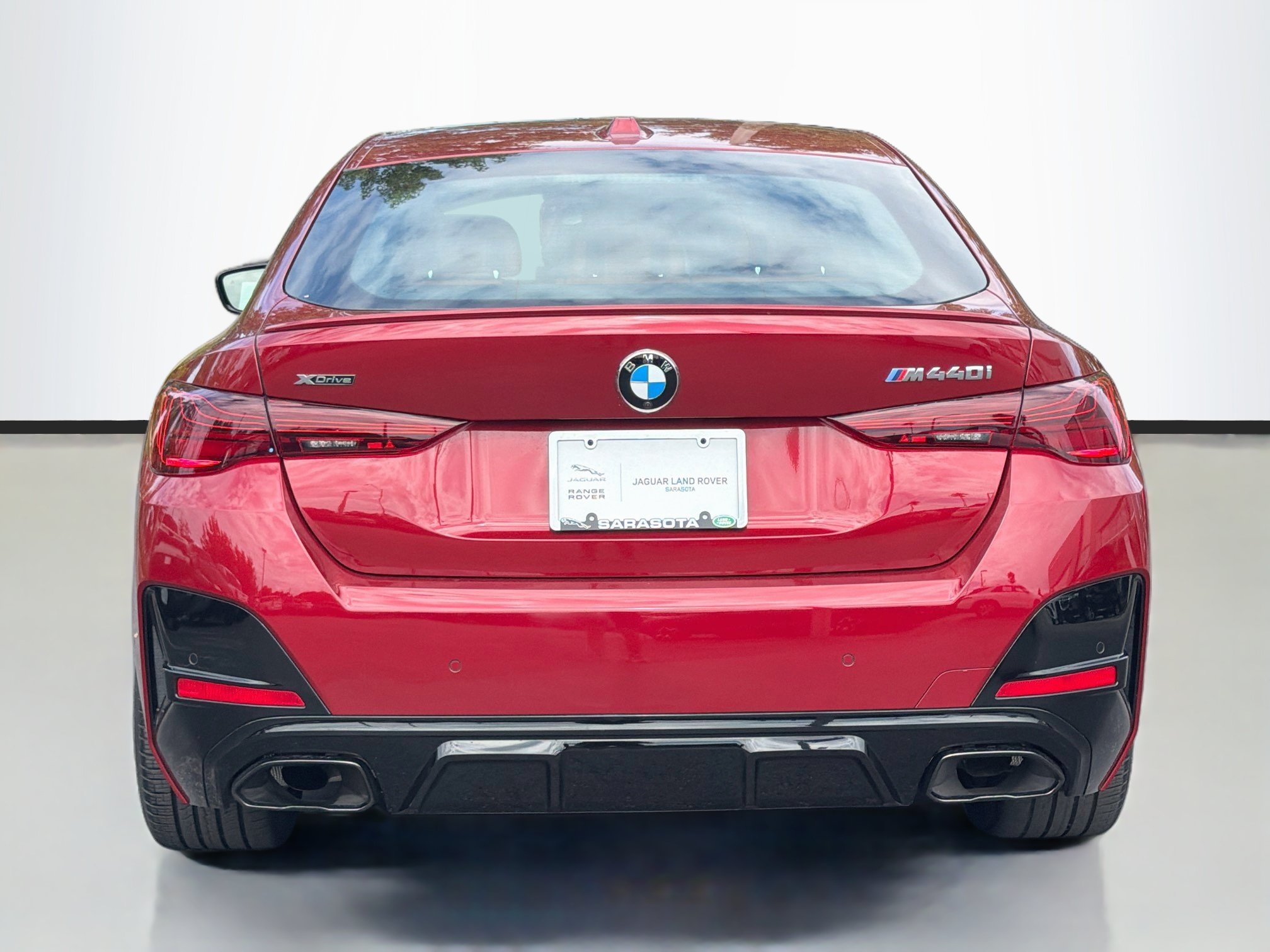 Used 2025 Vegas Red Metallic BMW M440i xDrive image 4
