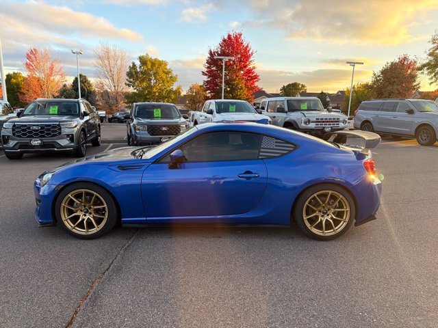 Used 2018 Blue Subaru Premium image 2
