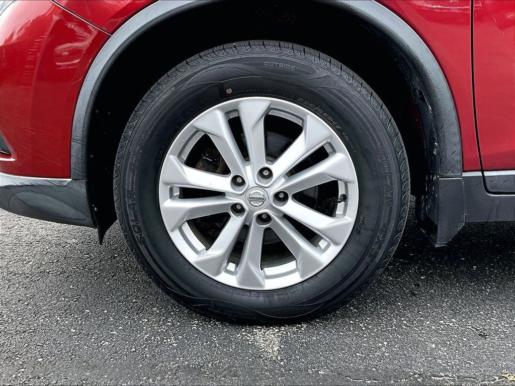 Used 2016 Cayenne Red Nissan SV image 7