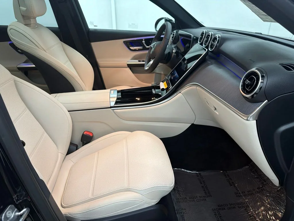 New 2027 Black Mercedes-Benz GLC 300 image 32