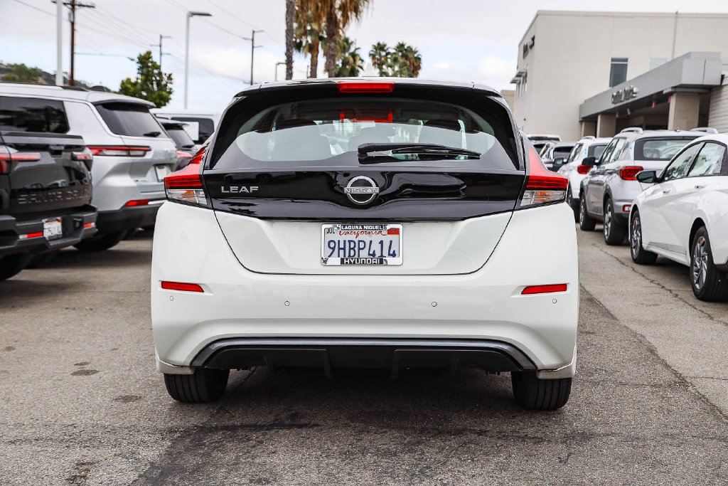 Used 2023 White Nissan S image 5