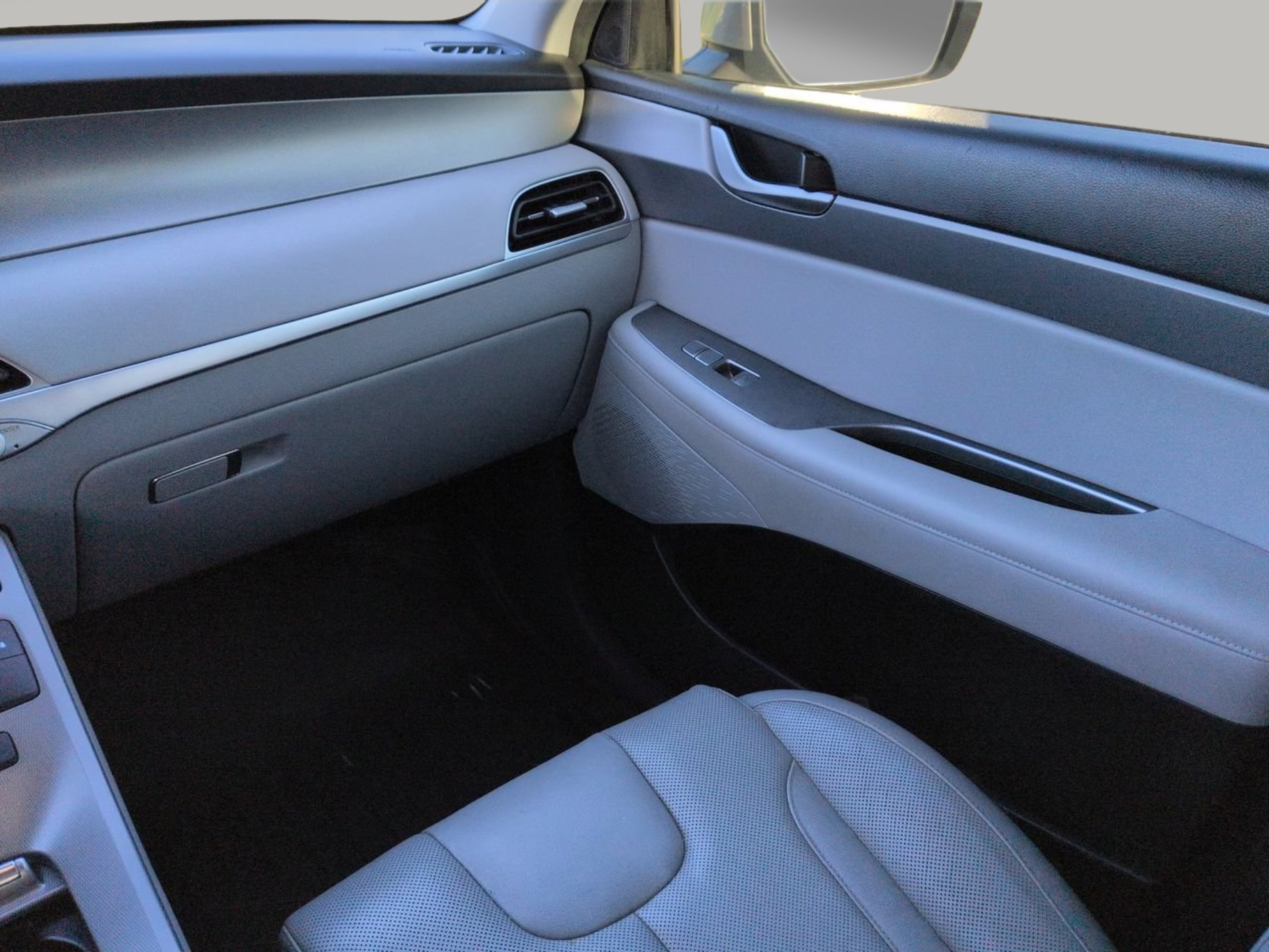 Used 2022 Typhoon Silver Hyundai SEL image 15