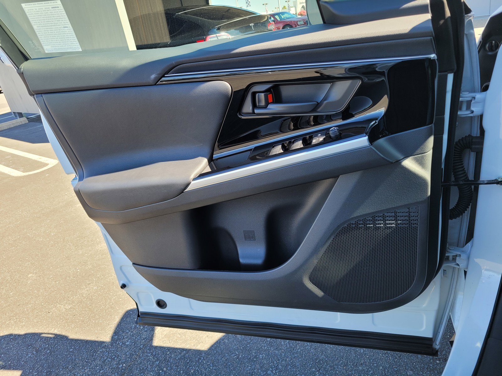 Used 2025  Toyota  image 27