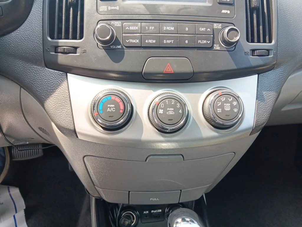 Used 2010 Regatta Blue Pearl Hyundai SE image 20
