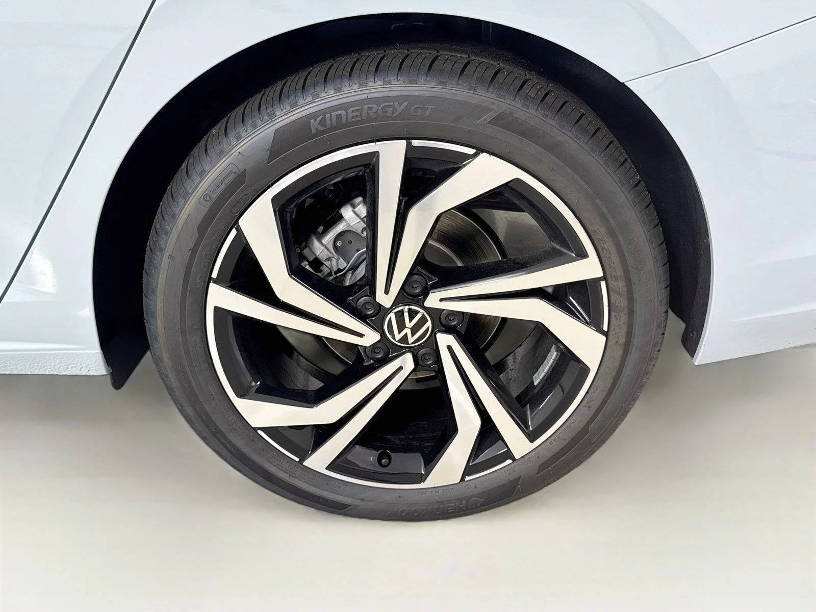 New 2027 GRAY Volkswagen SEL image 31