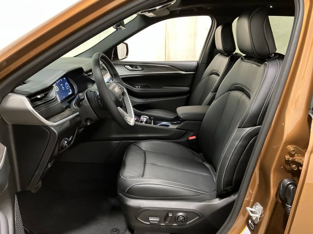 New 2026 Copper Shino Metallic Clear-Coat Exterior Paint Jeep Limited Reserve image 13