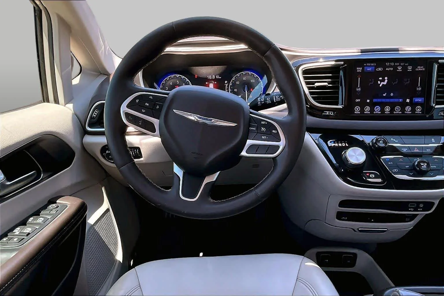 Used 2017 Tusk White Chrysler Touring-L Plus image 7