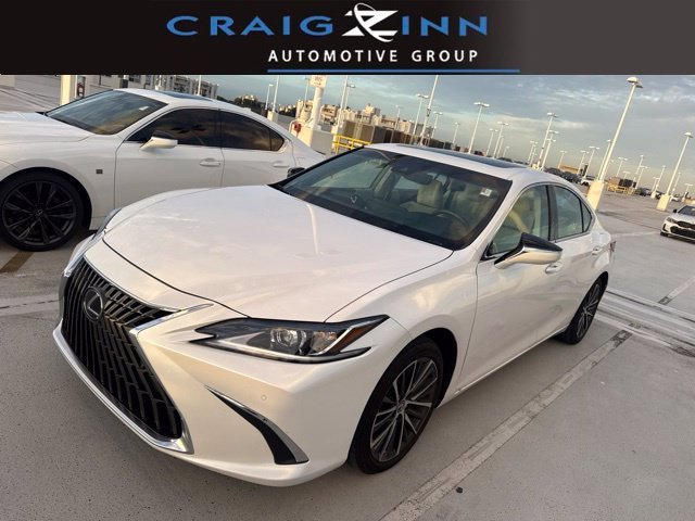 Used 2025 White Lexus 350 image 1