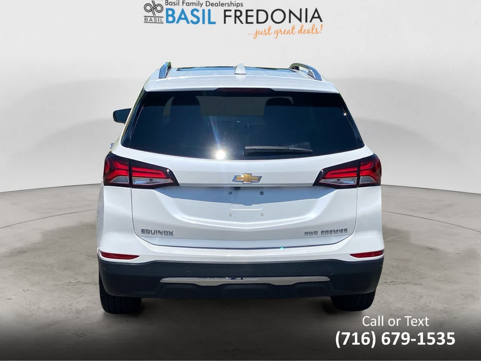 Used 2022 Iridescent Pearl Tricoat Chevrolet Premier image 3