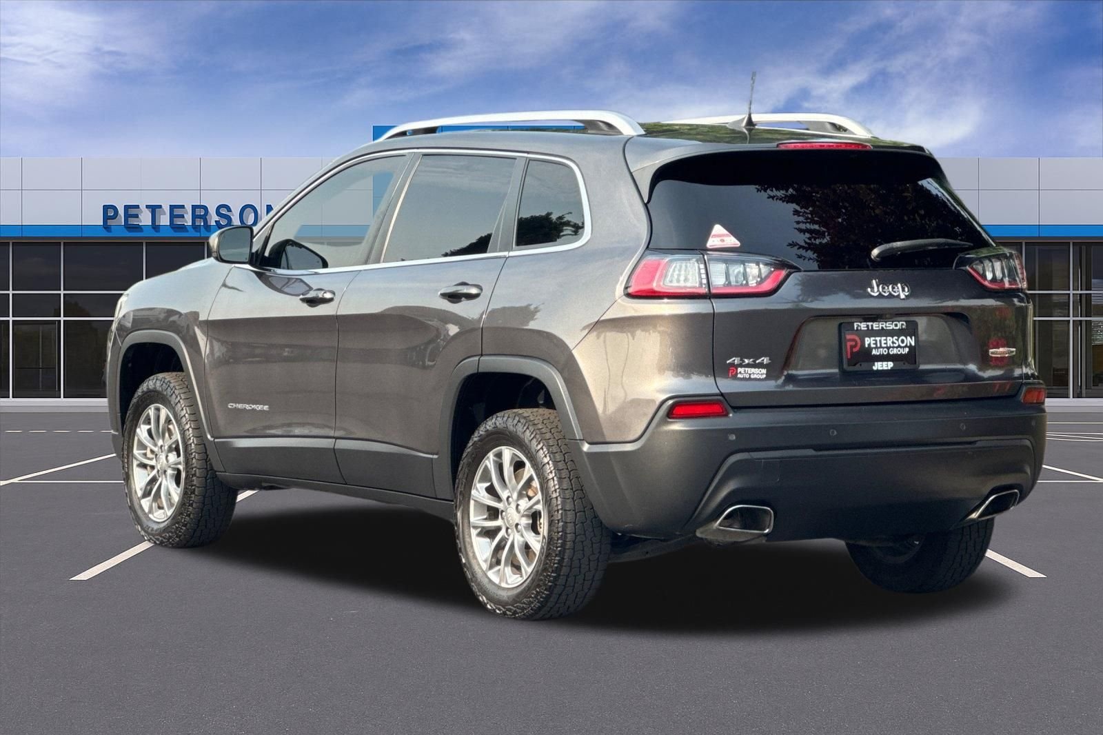 Used 2019 Gray Jeep Latitude Plus image 6
